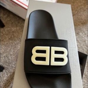 Balenciaga pool slides